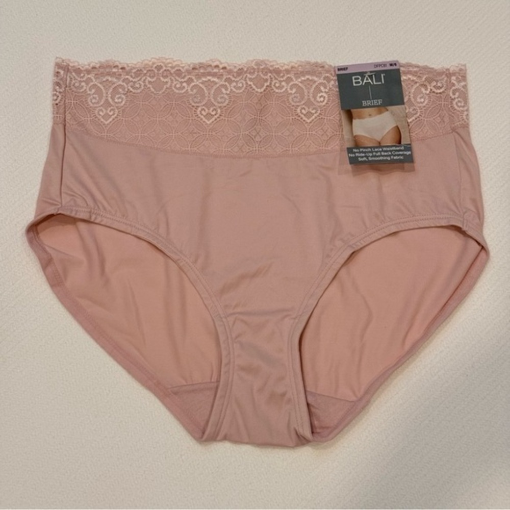 NWT Bali lace waistband satin full coverage briefs size medium/ 6
